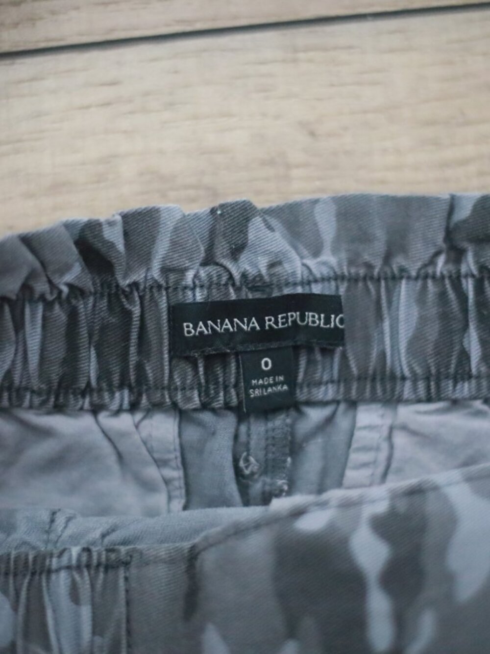 Banana Republic Paper Bag Shorts - Picture 3 of 4
